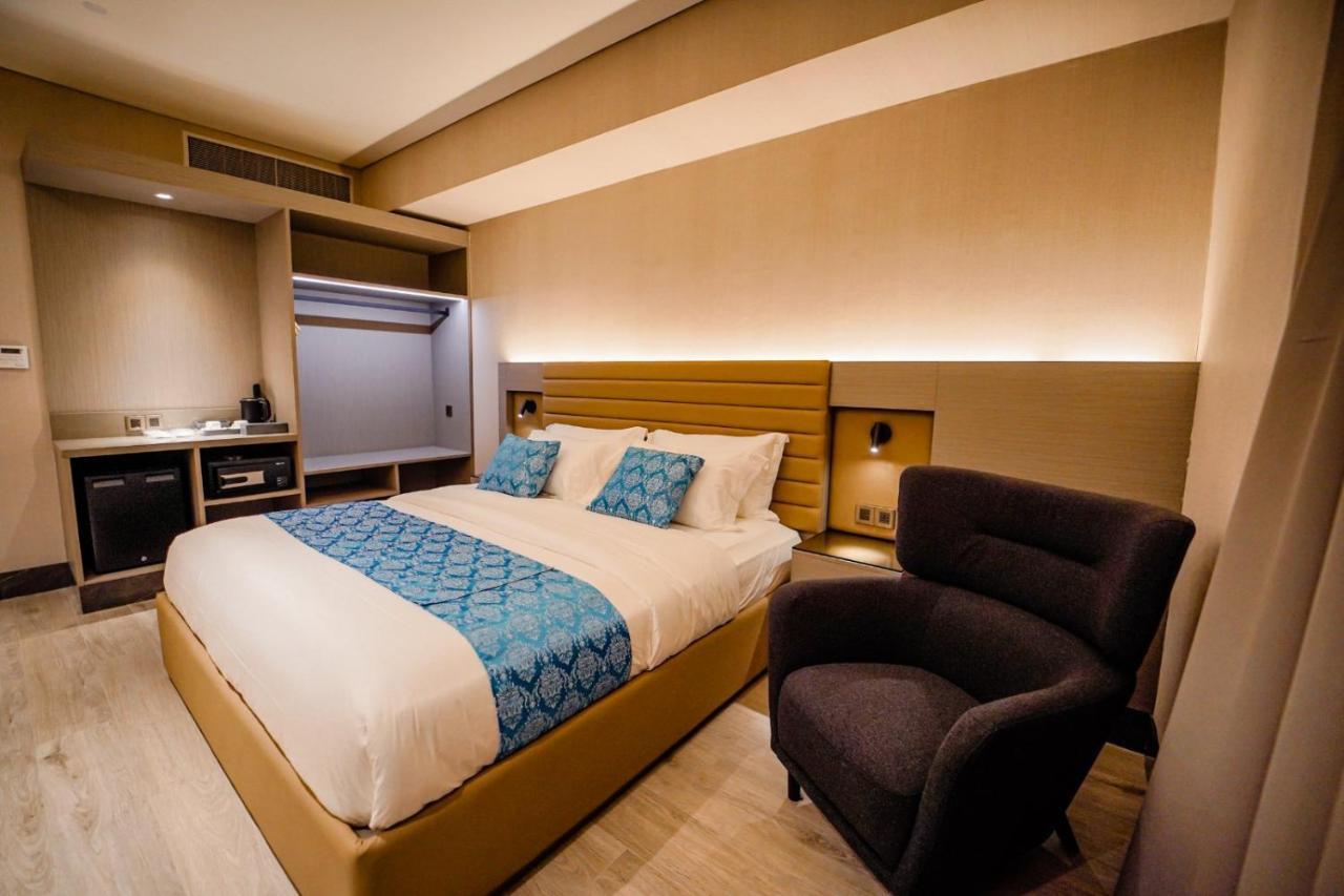 Bayprime Hotel Paranaque City Экстерьер фото